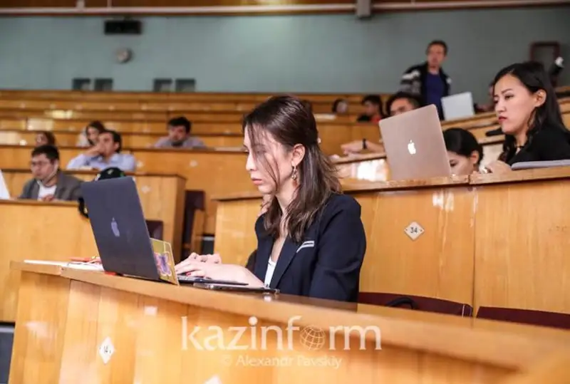 Bakalavr, magıstratýra jáne doktorantýraǵa bólingen granttar tizimi jarııalandy