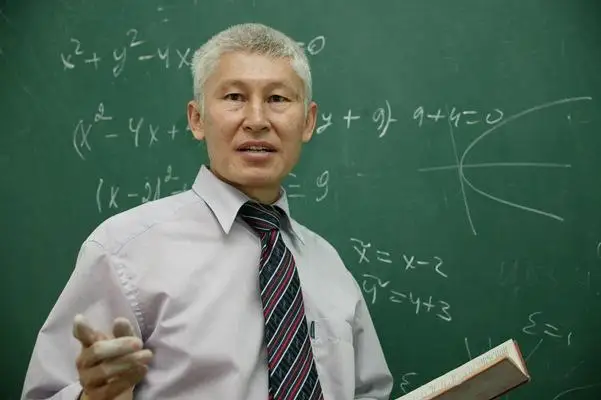 قازاق ويلاپ تاپقان «تورتكەن» جانە «ءتورتقارا» الگەبراسىن بىلەسىز بە؟