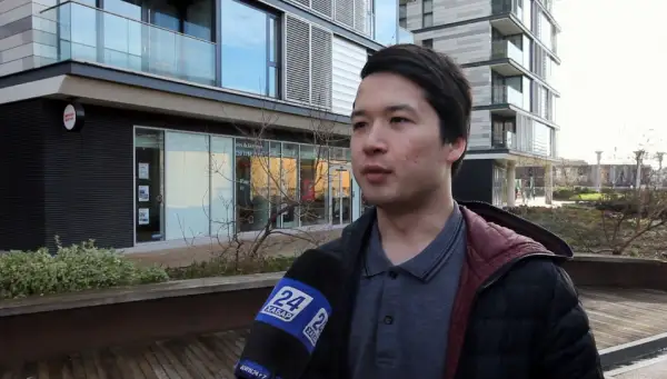 قازاقستاندىق ستۋدەنت Huawei تەلەفونىنىڭ جاڭا ۇلگىسىن قۇراستىرۋعا قاتىسىپ جاتىر