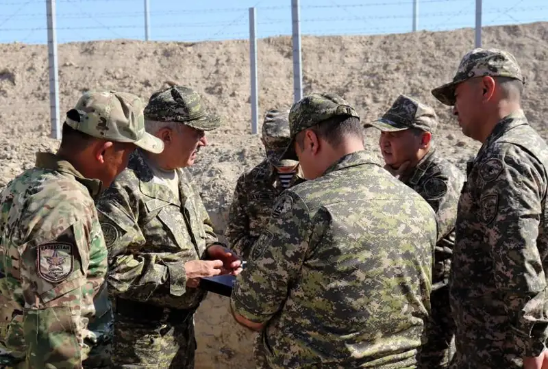 Министр обороны РК проверил состояние и порядок содержания военной техники