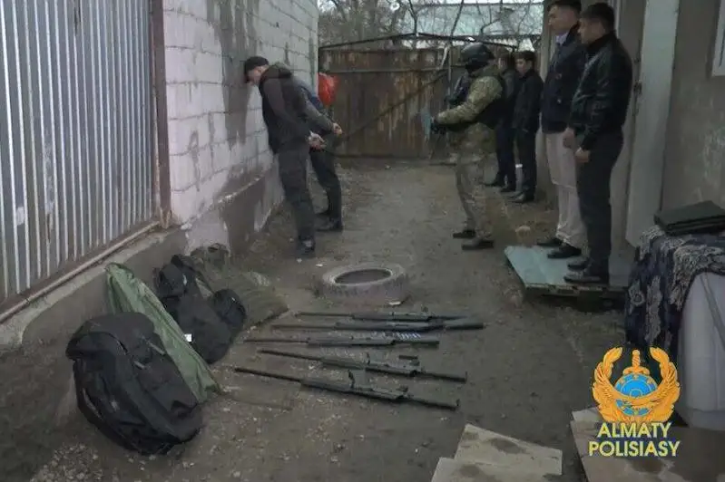 Еще два участника ограбления оружейного магазина задержаны в Алматы