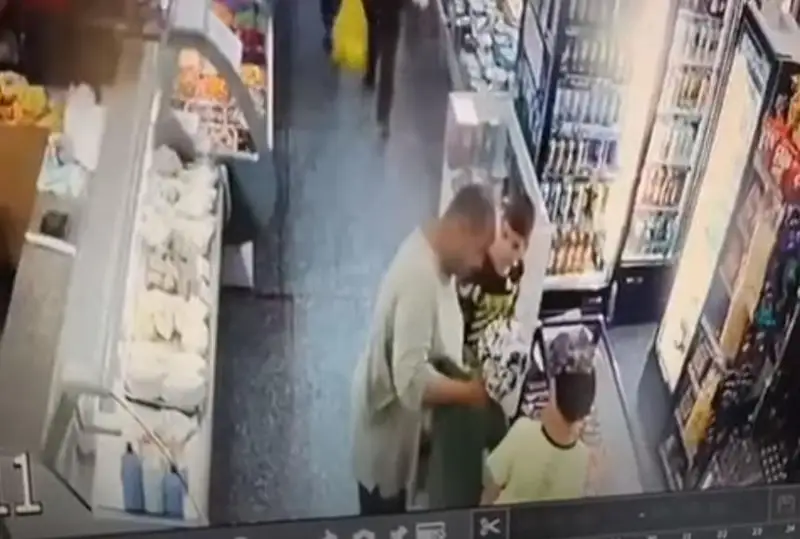 Óskemende psıhodıspanserde esepte turǵan adam dúkende balany býyndyrǵan