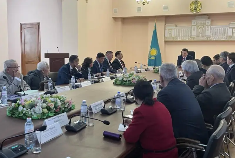 Ерлан Карин обсудил с учеными ход подготовки академического издания по истории Казахстана