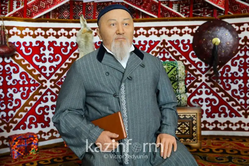 ەلوردادا ابايدىڭ گيپەررەاليستىك ەكسكليۋزيۆتى ءمۇسىنى تانىستىرىلدى