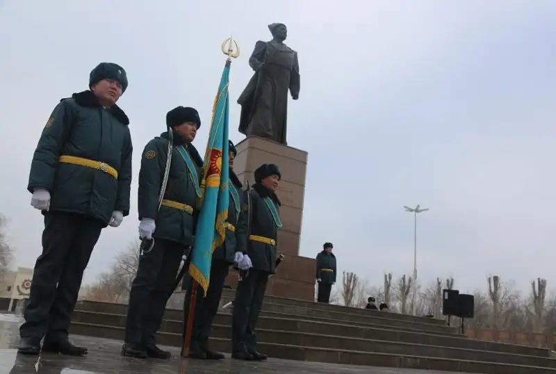 Память легендарного полководца Бауыржана Момышулы чтут в войсках РгК «Юг»