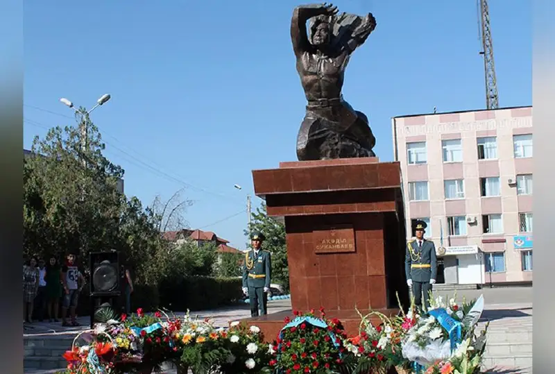 Память героя ВОВ Агадила Сухамбаева почтили в Таразе
