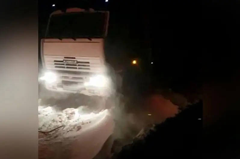 На дорогах Костанайской области продолжаются спасательные работы