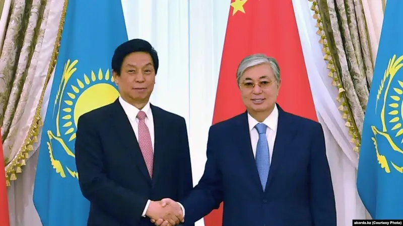 قىتاي پارلامەنتىنىڭ جەتەكشىسى نۇر-سۇلتاندا ينۆەستيتسيانى قورعاۋ ماسەلەسىن كوتەردى