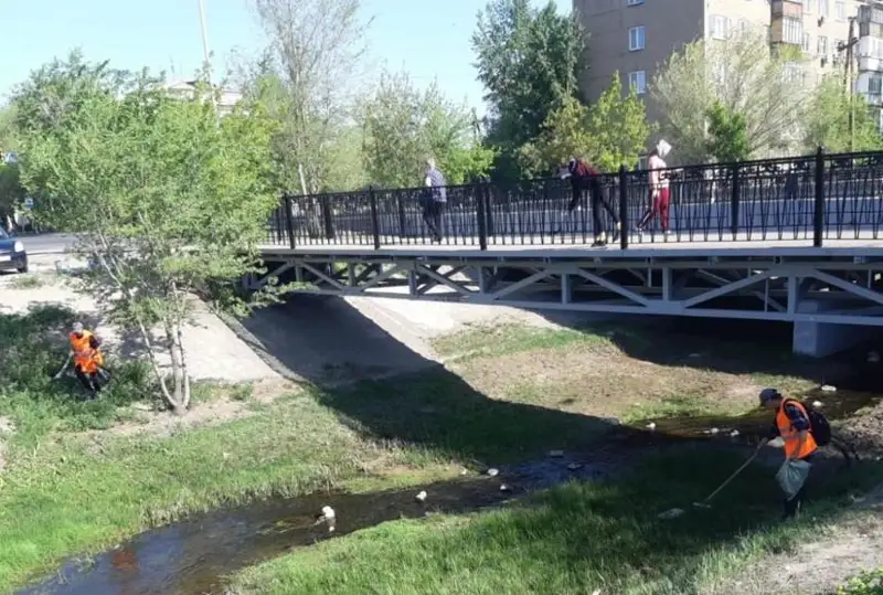 Реки очищают от мусора в Нур-Султане