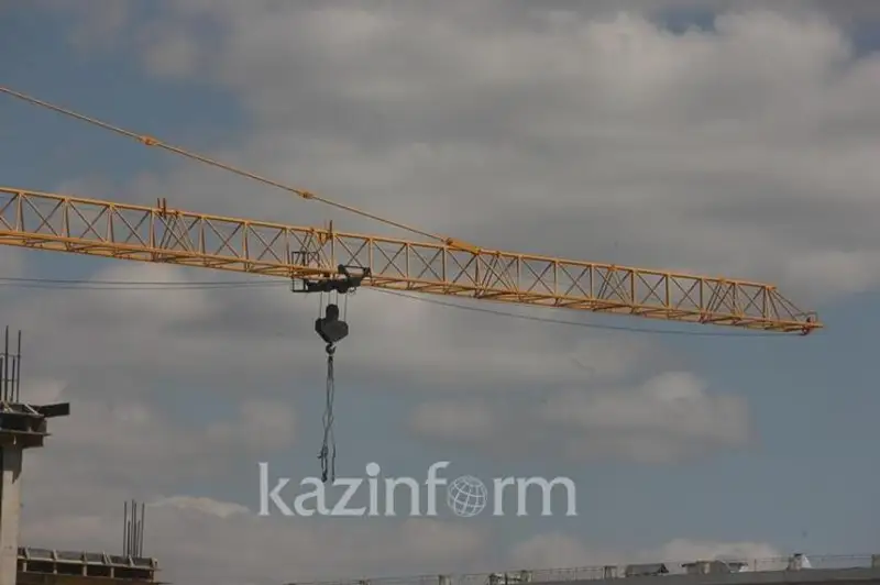 Almatyda iri turǵyn úı kesheniniń qurylysy kezinde sáýlet normalary buzylǵan