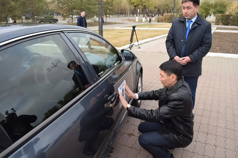 Ақмола облысында қызметтік автокөліктерге арнайы белгі салынуда