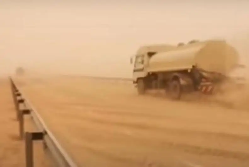 Несколько трасс перекрыли в Мангистауской области из-за плохой видимости