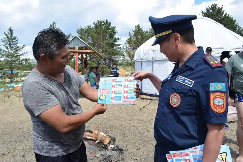 Дикие пляжи проверяют акмолинские спасатели