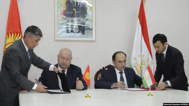 قىرعىزستان مەن تاجىكستان شەكارا ماسەلەسىن شەشۋ ءۇشىن جەر الماسۋعا كەلىستى