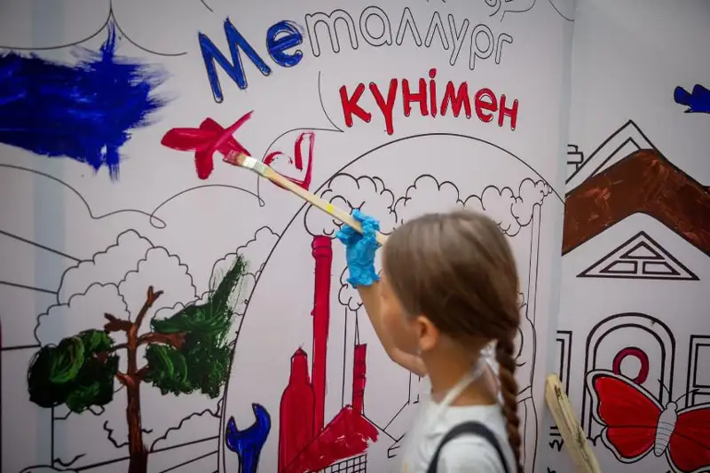 Арт-фестиваль, концерт казахстанских звезд, награждение лучших сотрудников