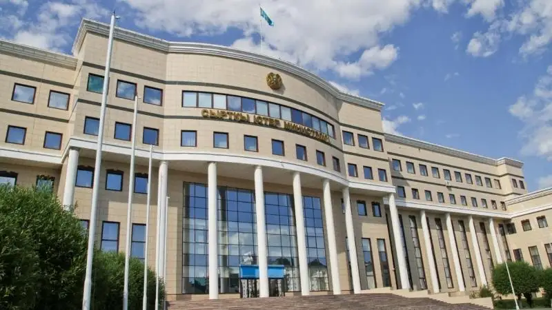 Bank sektorynyń kásipkerlerine AQSh sanktsııalary sheńberinde is júrgizý erekshelikteri túsindirildi