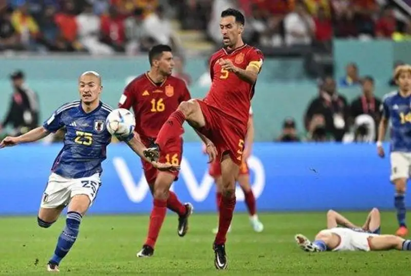 Сборная Японии сенсационно обыграла Испанию и вышла в плей-офф ЧМ-2022