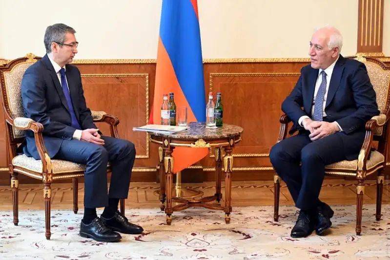 Armenııa Prezıdenti Qazaqstandaǵy reformalardy qoldady