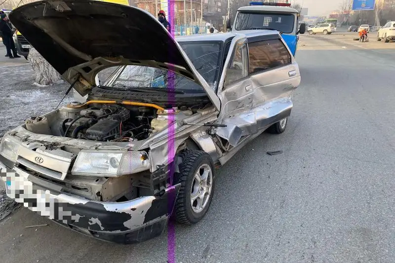 Semeıde jol apaty saldarynan kólikke qystyrylyp qalǵan er adam qutqaryldy