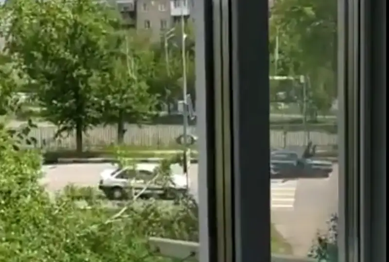 Petropavlda jeńil kólik eki adamdy qaǵyp ketti
