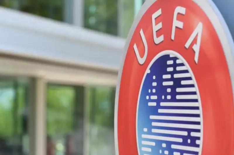 ÝEFA reseılik komandalardy fýtbol týrnırlerine qatystyrmaıdy