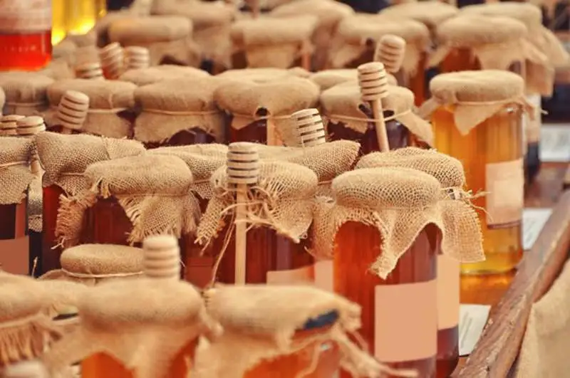 قازاقستان كاسىپكەرلەرى بىرىككەن اراب امىرلىگىنە بال ەكسپورتتاپ جاتىر