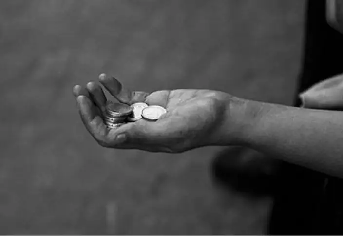 تىلەنشىلەر دە قايىر تىلەۋ ءۇشىن ليتسەنزيا الۋىنا تۋرا كەلەتىن بولدى