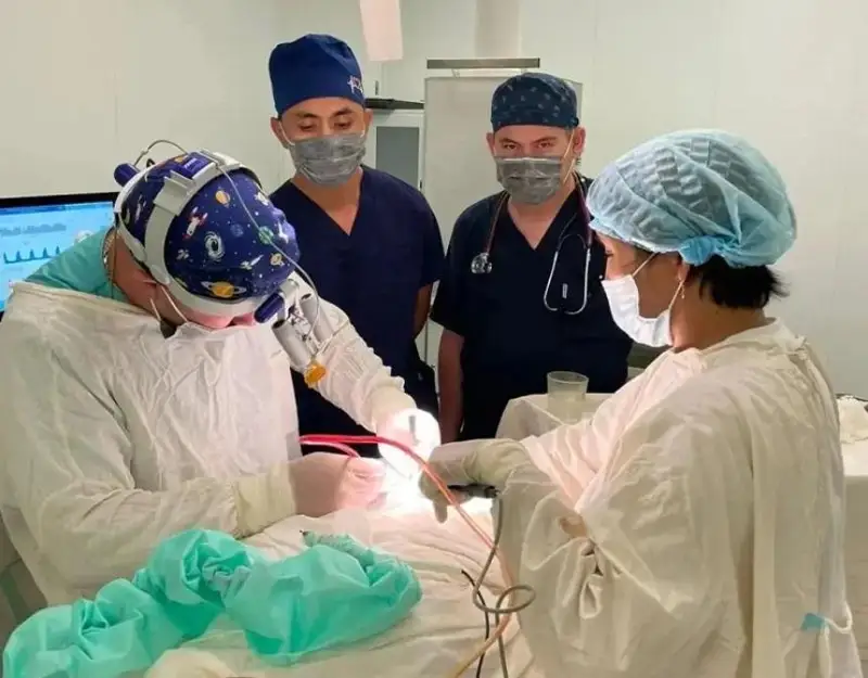 Упавшего с пятого этажа подростка спасли жамбылские врачи