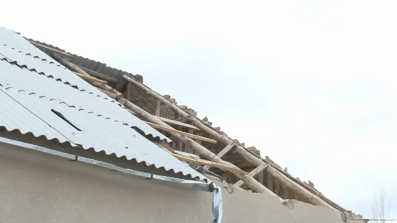 Крыша актового зала обрушилась в сельской школе СКО