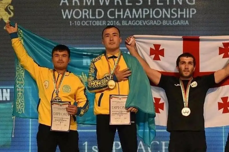 Armrestlıngten álem chempıonatynda Shardara aýylynyń 28 sportshysy «altyn» aldy