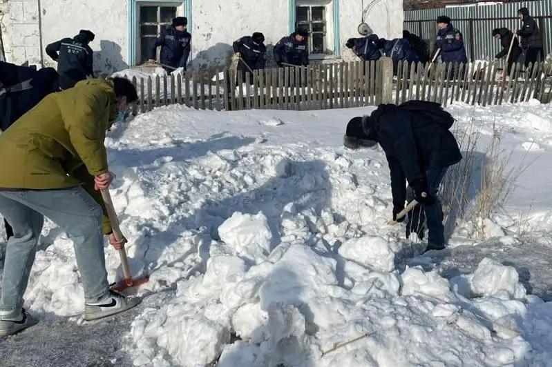 Около 300 карагандинских волонтёров отстояли «Снежную вахту»