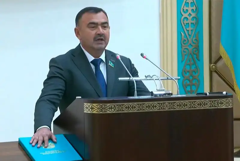 Новые сенаторы принесли присягу