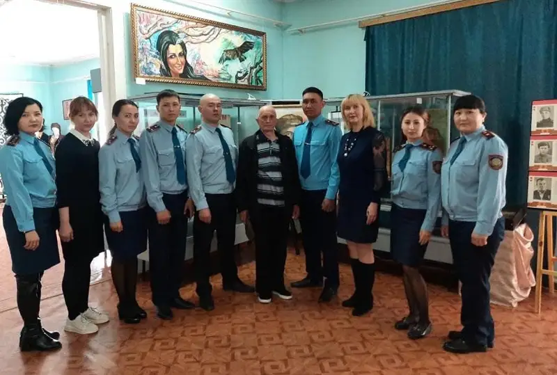 Бывшего узника концлагеря поздравили с Днем Победы в ВКО