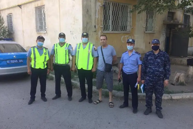 اقتوبەدە 4-قاباتتان سەكىرگەن ايەلدى پوليتسەيلەر قۇتقارىپ قالدى