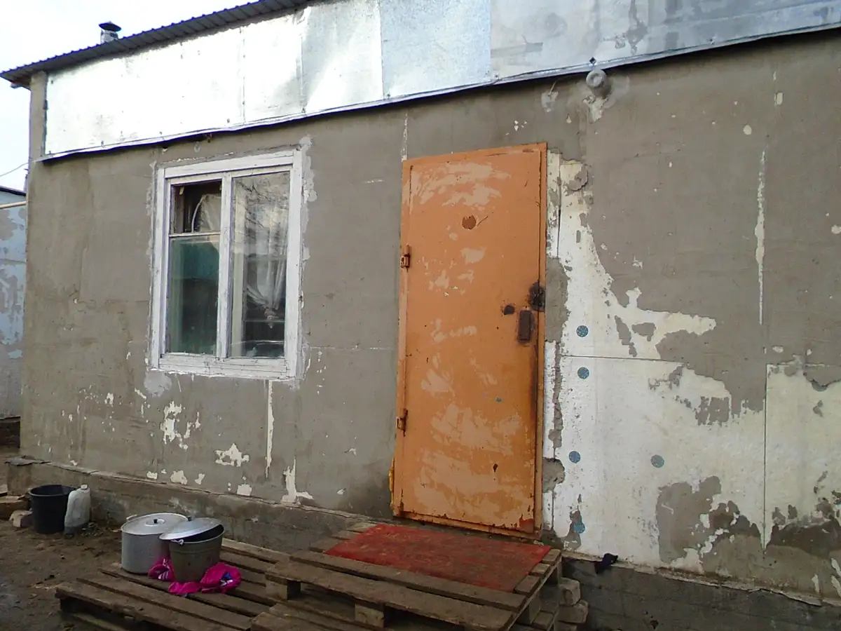 Ақтөбеде кәмелетке толмаған қыз үш сіңілісін өзі бағып отыр