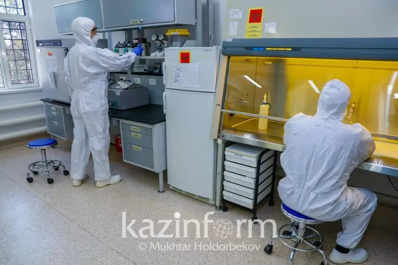 جامبىلداعى ۆاكسينا زاۋىتى تەستىلەۋ رەجىمىندە جۇمىس ىستەپ تۇر