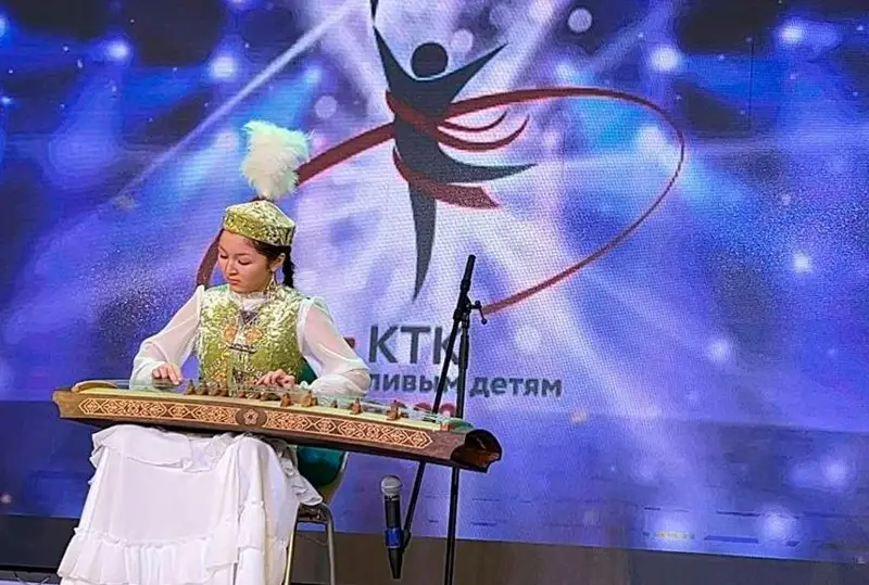 Jetigenshi oqýshy halyqaralyq baıqaýda top jardy