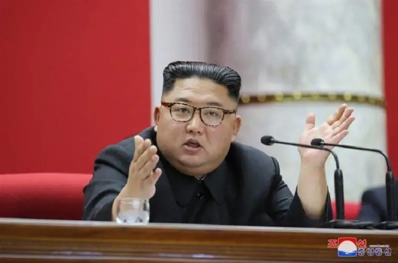 كيم چەن ىن الەمدى تاعى دا الاڭداتا باستادى