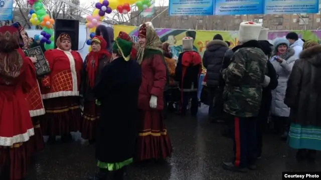 Қаладағы орыс қауымдастығы өкілдері Наурыз мерекесін тойлап жүр. Петропавл, 21 наурыз 2014 жыл.