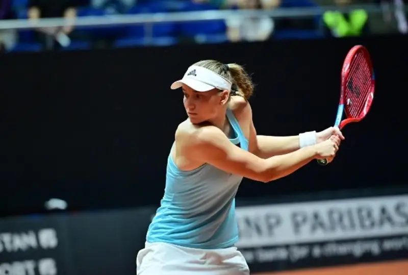 Елена Рыбакина пробилась в третий круг турнира в Мадриде