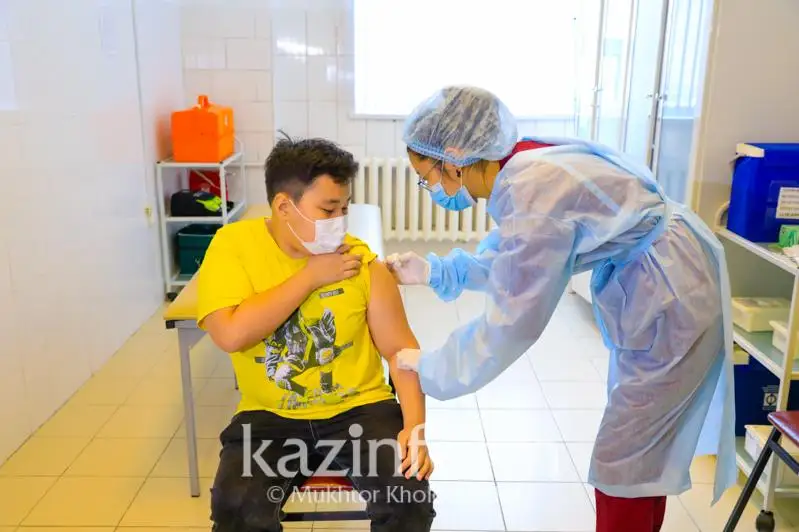 Алматыда 34 мыңнан астам жасөспірім Pfizer вакцинасын салдырды