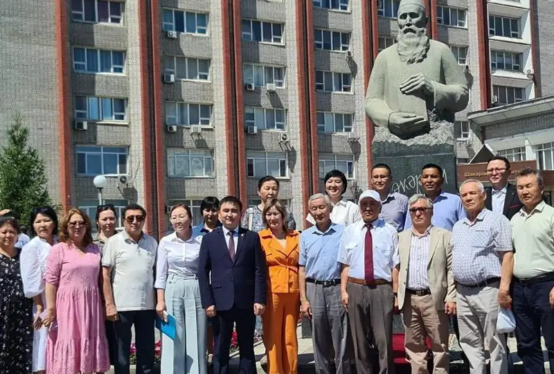 164-летие Шакарима Кудайбердиева отметили в Семее