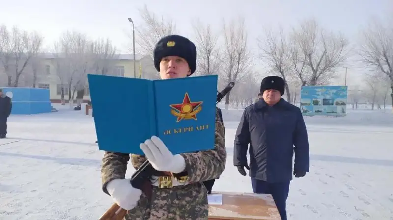 Новобранцы казахстанских войск ПВО приняли военную присягу
