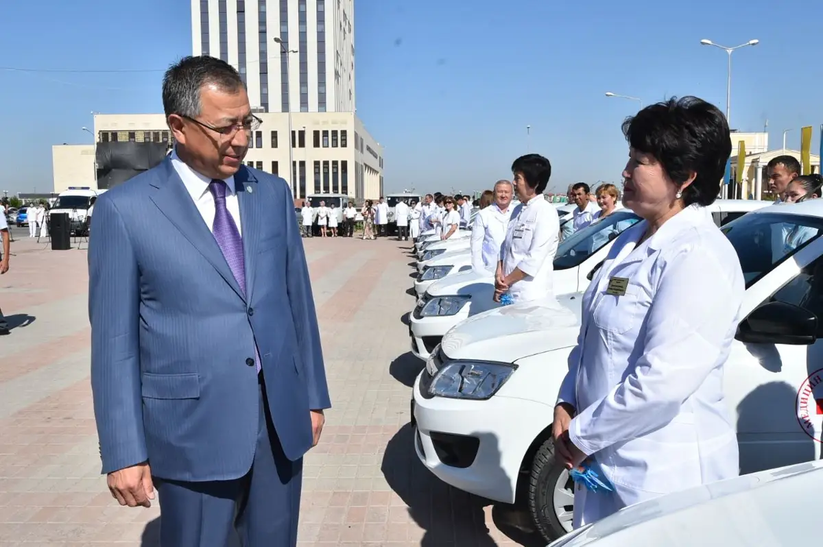 ОҚО медицина қызметкерлеріне 29 автокөліктің кілті тапсырылды