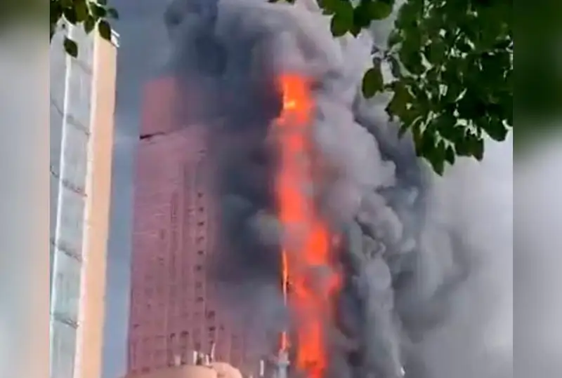 Сильный пожар произошел в китайском мегаполисе Чанша