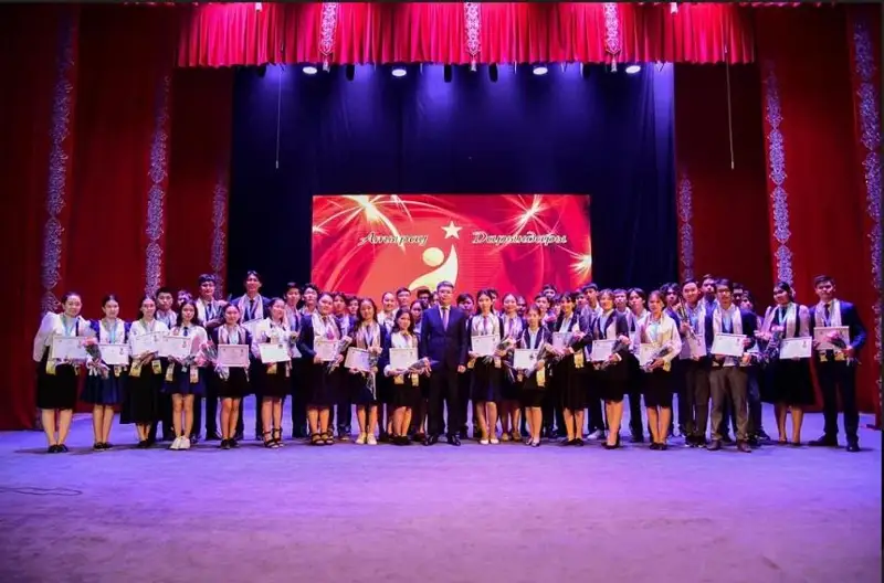 Отличившихся на международных олимпиадах и конкурсах наградили в Атырау