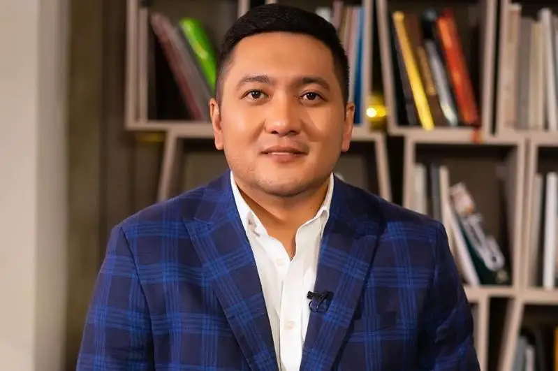 اسحات سادىرباي قازاق تىلىنە نەمقۇرايلى قارايتىن مەملەكەتتىك ورگاندار تۋرالى ايتتى