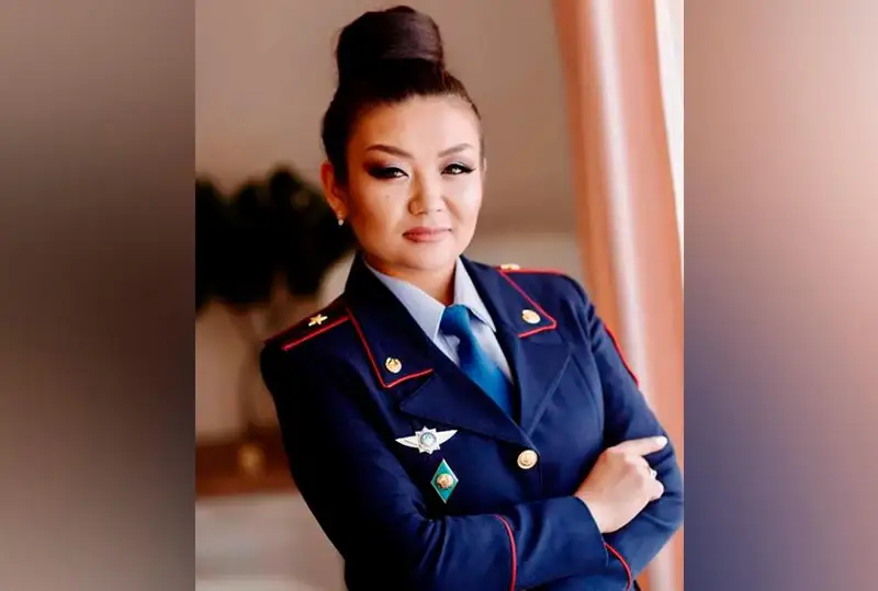 Ánshilik ónerdi qatar alyp júrgen polıtseı