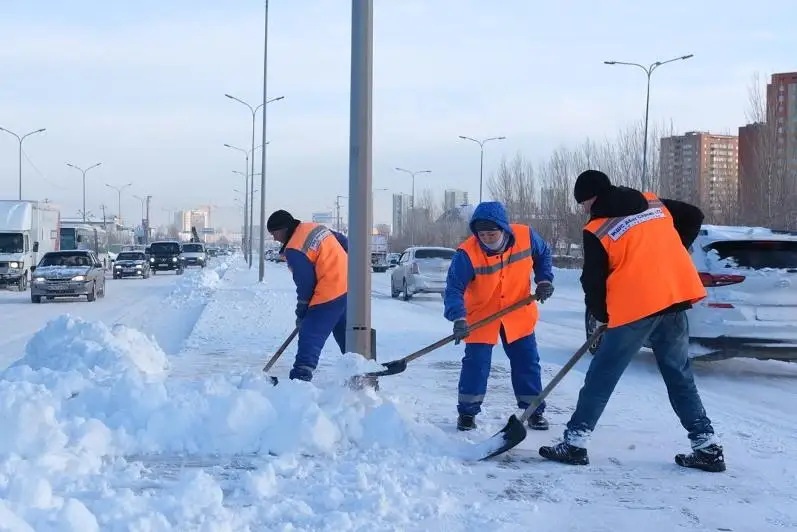 Bir táýlik ishinde elordadan 35 myń tekshe metrge jýyq qar shyǵaryldy