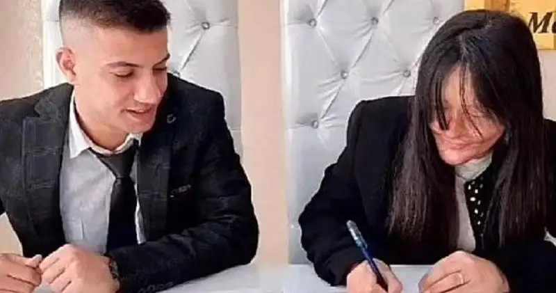 تۇركيالىق بويجەتكەن بەتىنە قىشقىل شاشىپ، كۇيدىرگەن جىگىتكە تۇرمىسقا شىقتى